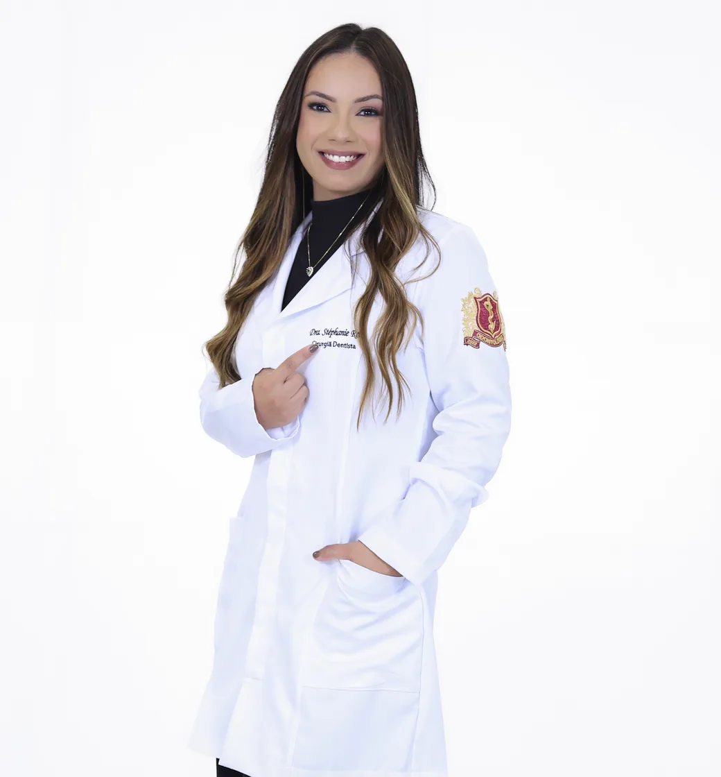 Dra. Stephanie Reis sorrindo